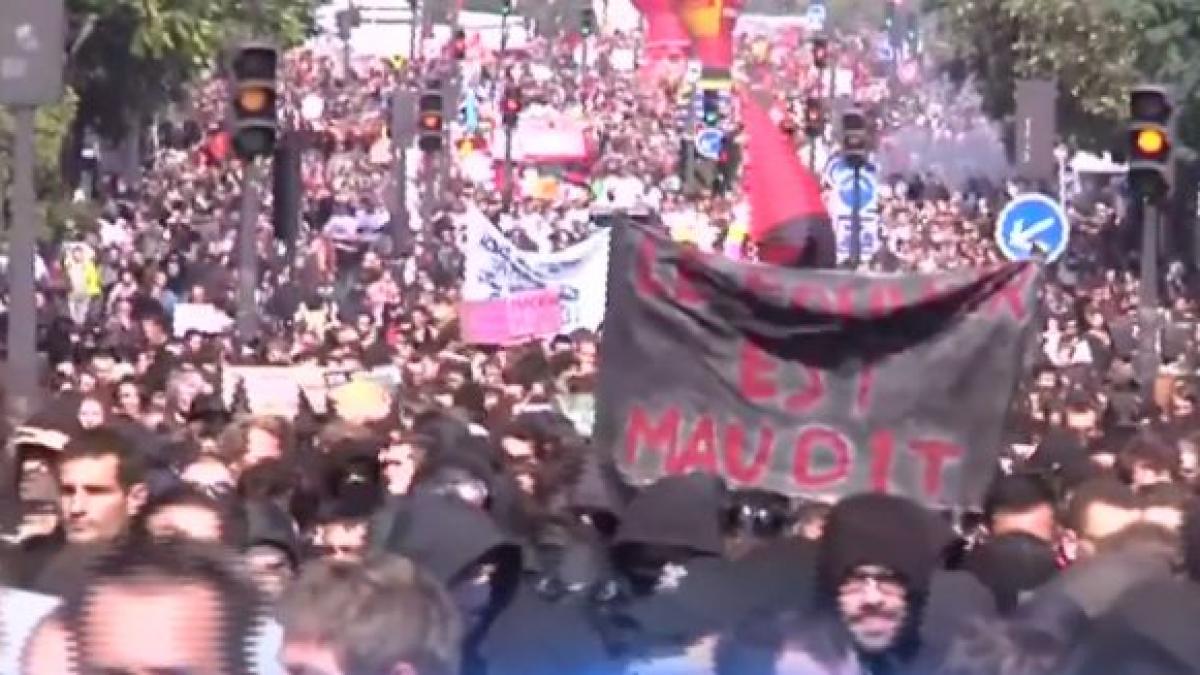 proteste violente la paris sute de mii de oameni au iesit in strada pentru a protesta fata de