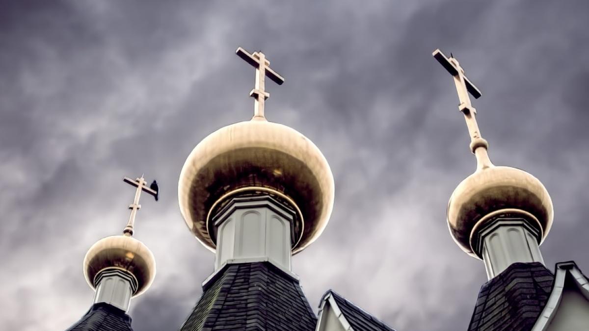 aceasta este singura manastire din romania pe al carei perete este pictat un extraterestru