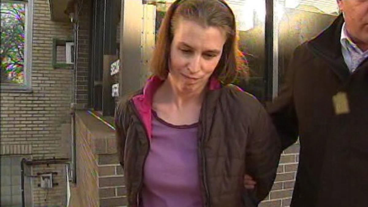 aceasta mama a incercat sa si calce copiii cu masina dar nu a reusit asa ca i a inecat pe rand in