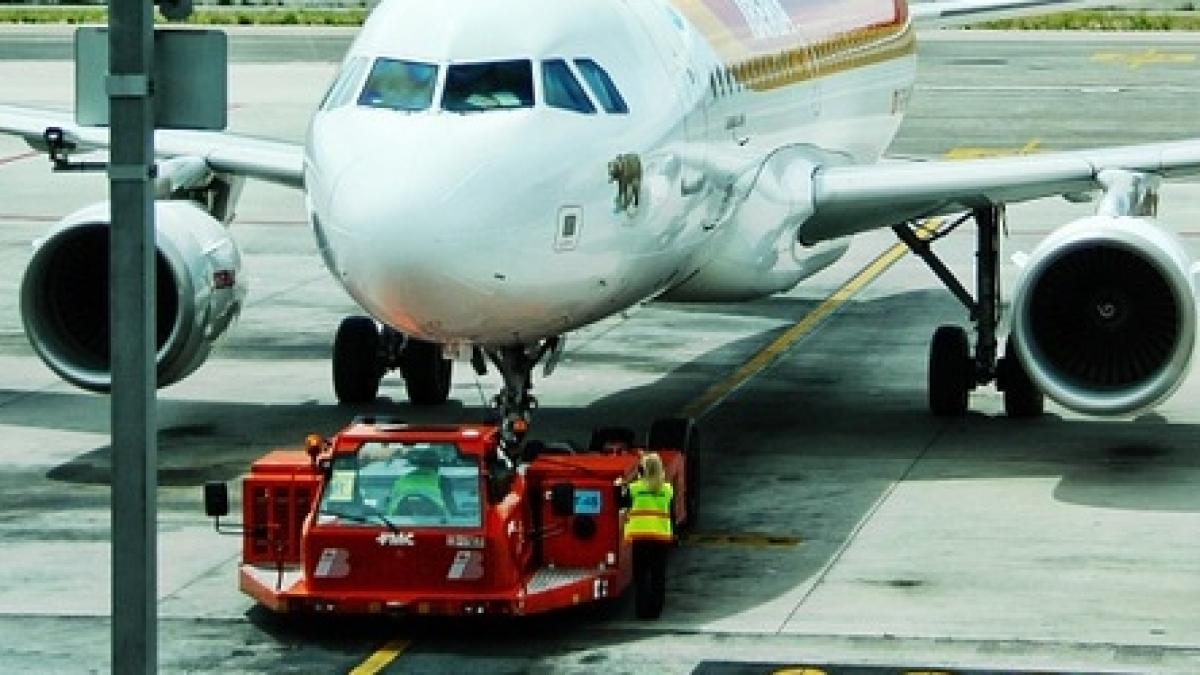 Alertă pe aeroportul Charles de Gaulle din Paris. Un avion a fost evacuat înainte de decolare 