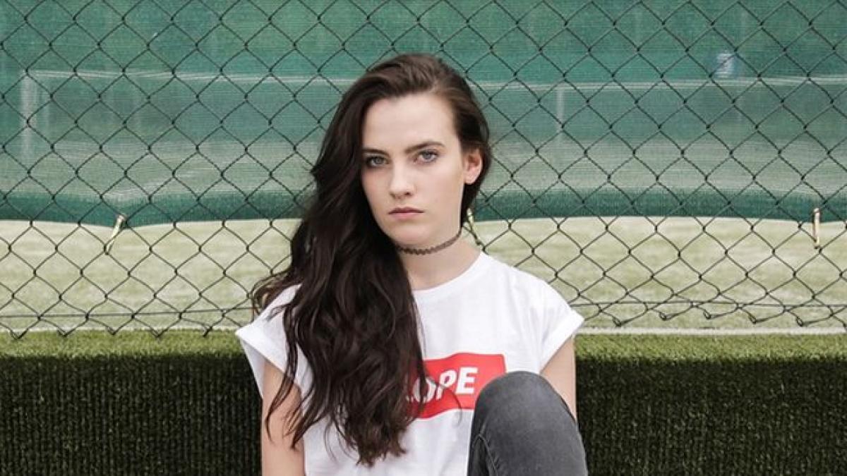 o eleva de 13 ani a fost data afara de la ore din cauza tinutei cum a venit imbracata la scoala