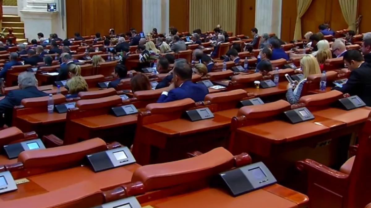 parlamentarii vor sa si inghete pensiile speciale