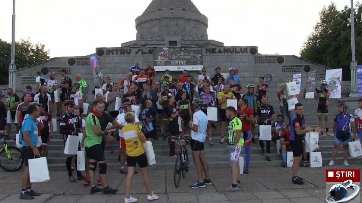 peste 100 de biciclisti au pedalat pentru o editie centenara