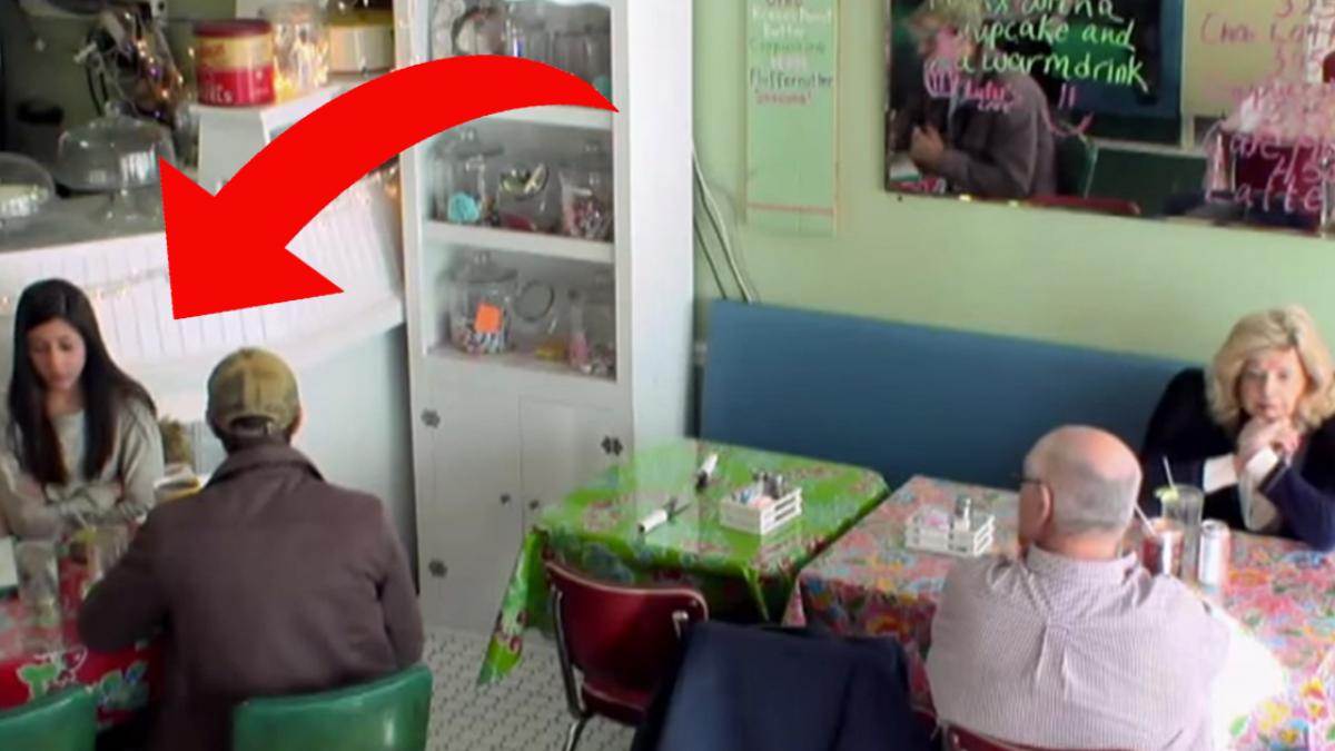 s au cunoscut pe internet s au placut si si au dat intalnire cand el a ajuns la locul stabilit fata