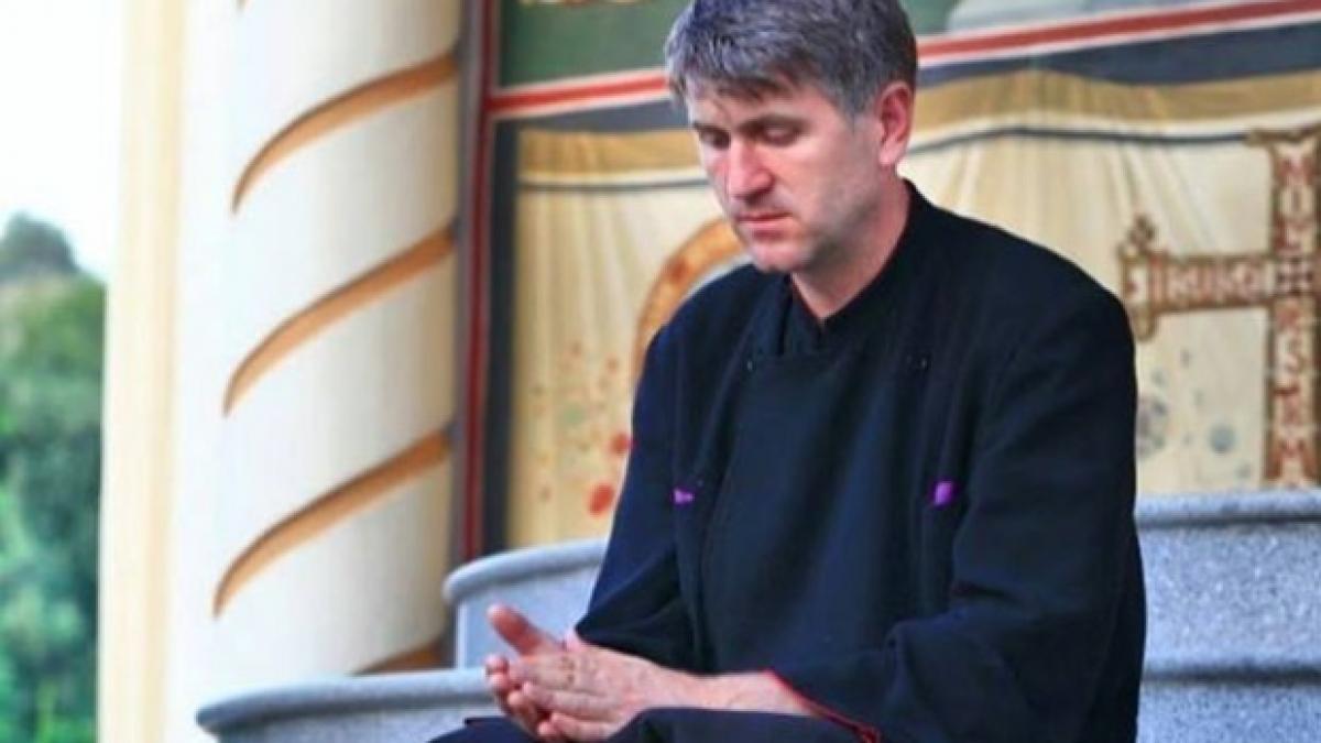 scandal la audierea fostului preot cristian pomohaci imagini din mijlocul sustinatorilor