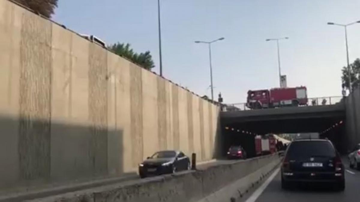 accident in lant in urma cu putin timp patru masini s au ciocnit in pasajul baneasa