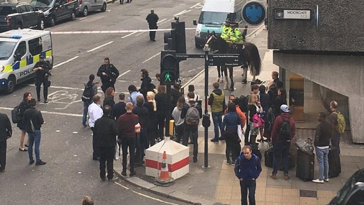 alerta la londra sase strazi sunt inchise dupa ce a fost gasit un pachet suspect