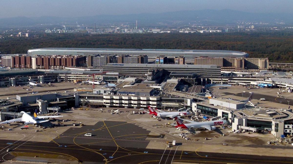 alerta pe aeroportul din frankfurt un terminal si cinci hoteluri din apropiere au fost evacuate de
