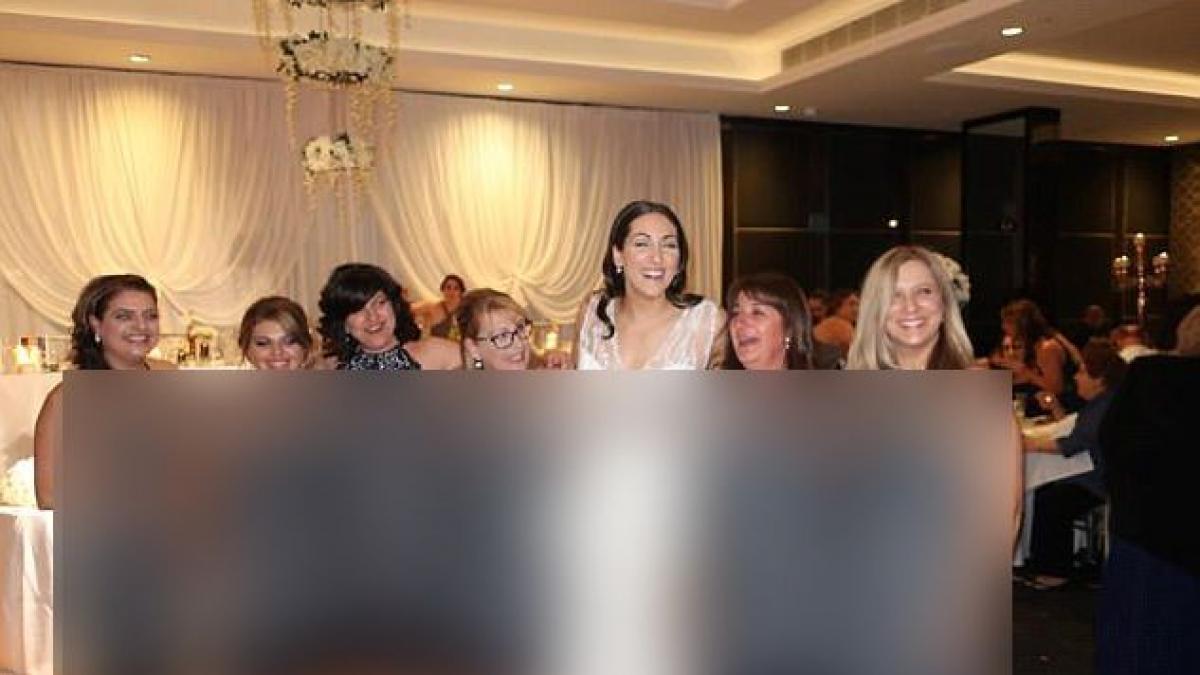 au crezut ca vor fi printesele balului dar cand au ajuns la petrecere toti au ras de ele toate sase