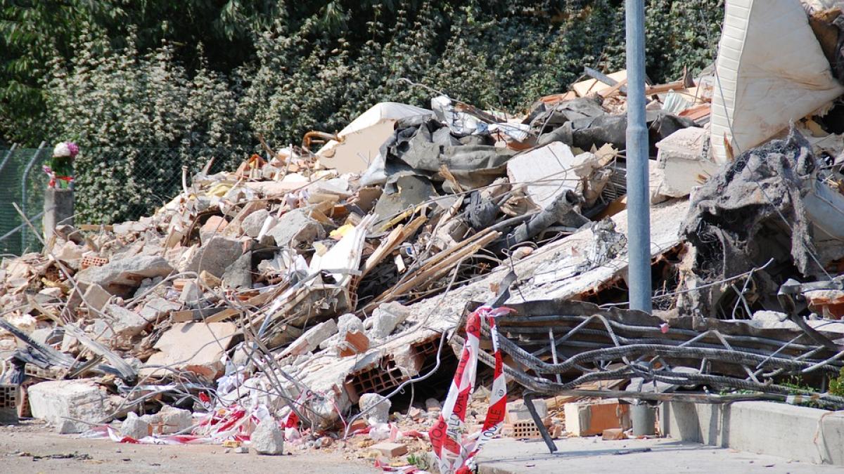 momentul prabusirii unui bloc dupa cutremurul din mexic