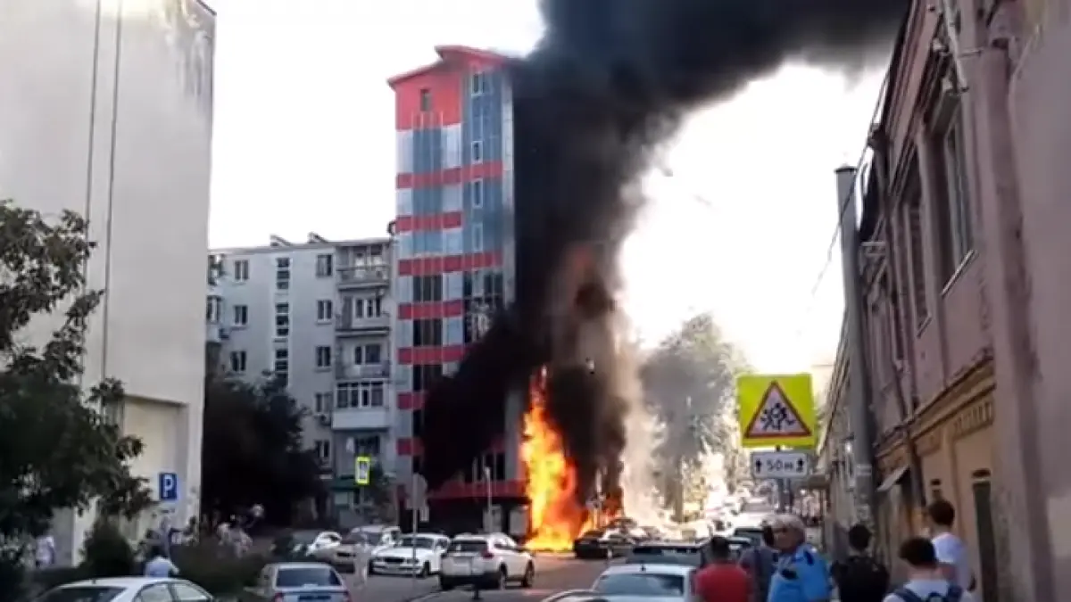 incendiu puternic in rusia flacarile au distrus un hotel de 10 etaje mai multe persoane au murit