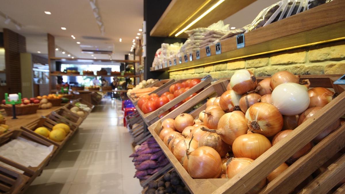 o vanzatoare din bacau reclamata la opc ce le facea clientilor