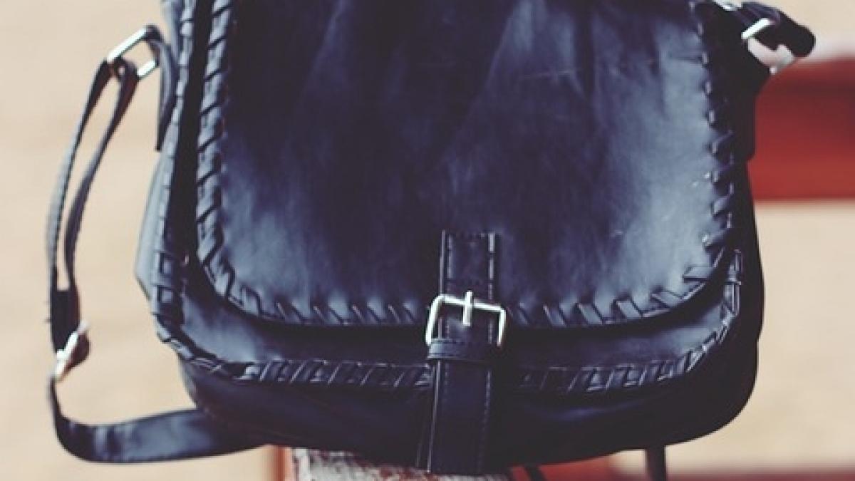 o fetita de patru ani a inceput sa caute bomboane in geanta bunicii dar ce a gasit a ucis o pe loc