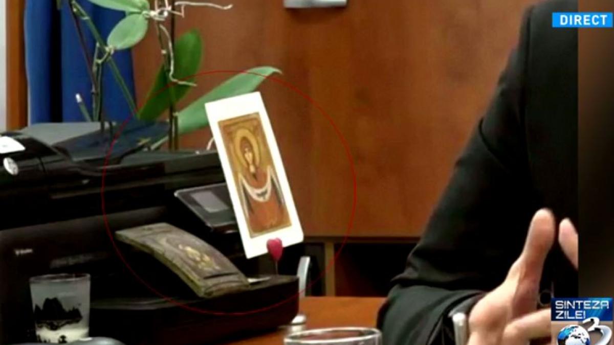 mircea badea face analiza biroului sefei dna eu sper ca are cruciulite si la oglinda retrovizoare a