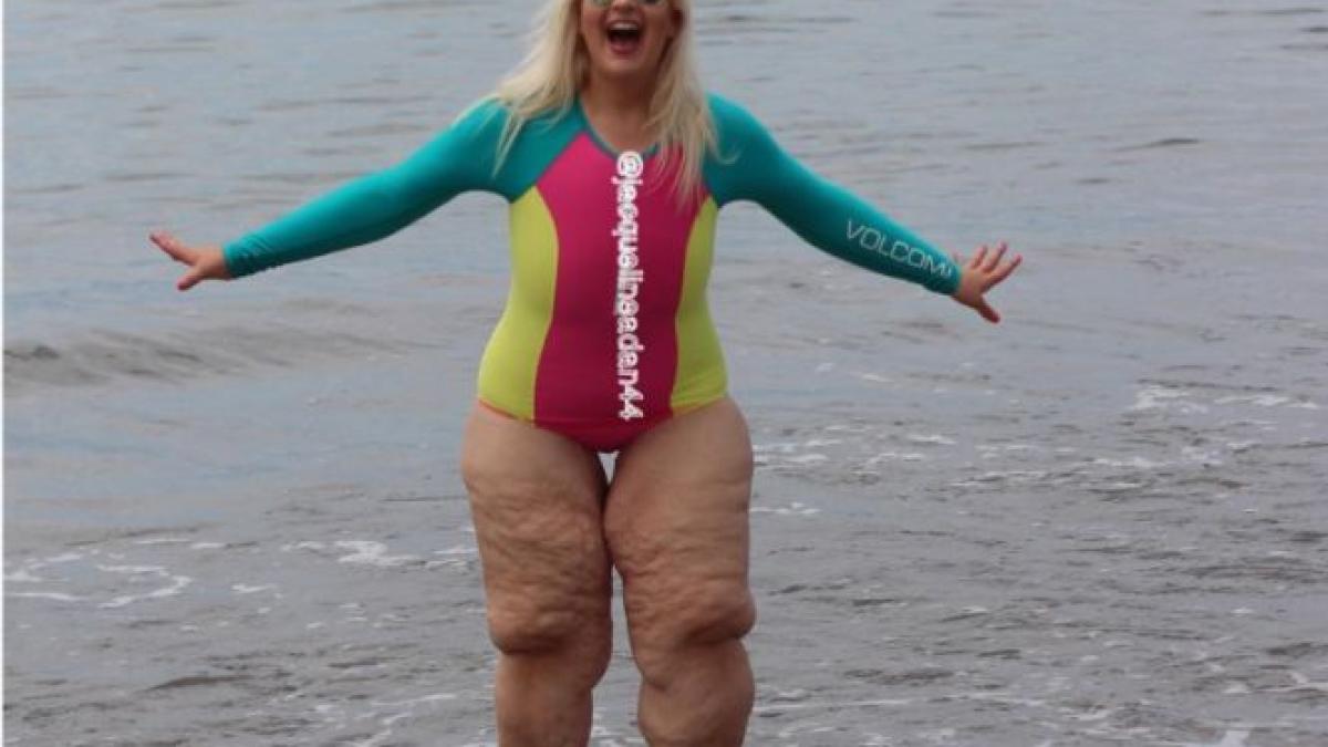 si a pus costumul de baie pe ea si a iesit pe plaja oamenii au inceput sa rada si sa si bata joc de