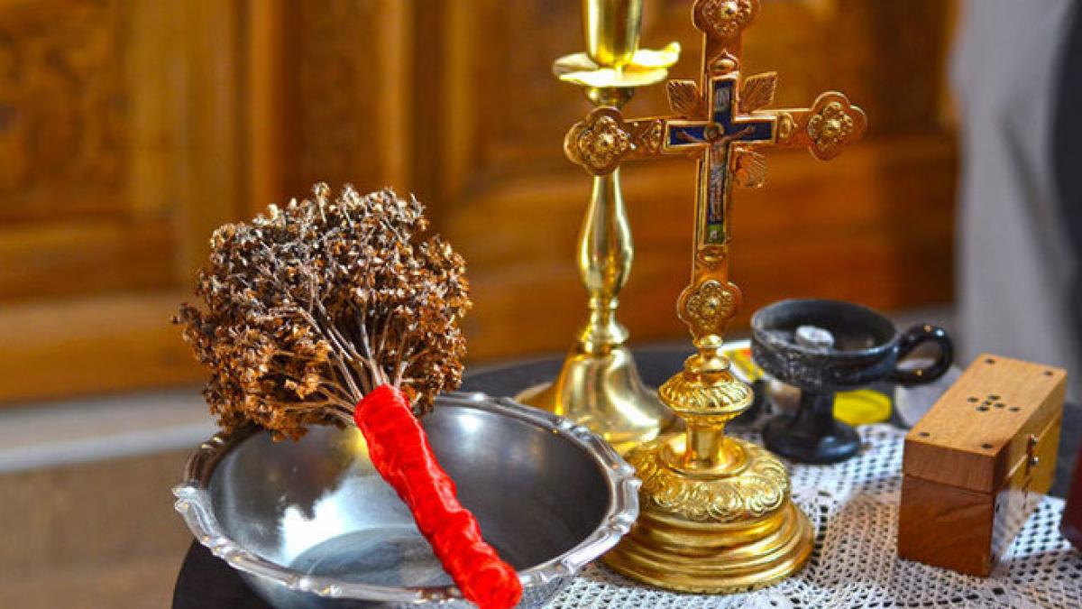 tu ti ai sfintit locuinta tot ce trebuie sa stii despre sfestanie slujba care alunga raul si