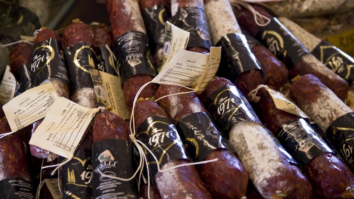 aproape jumatate dintre semipreparatele din carne de pe piata romaneasca nu sunt ceea ce scrie pe