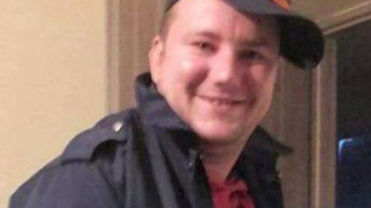 interlopi fotografiati in uniforma unei eleve de la scoala de politie video