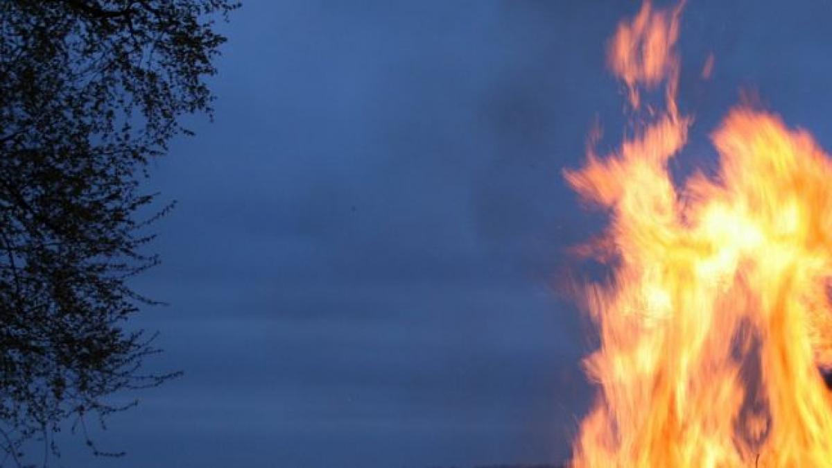 o flacara imensa a ars in mijlocul unui camp timp de trei ani autoritatile au pus o bomba nucleara