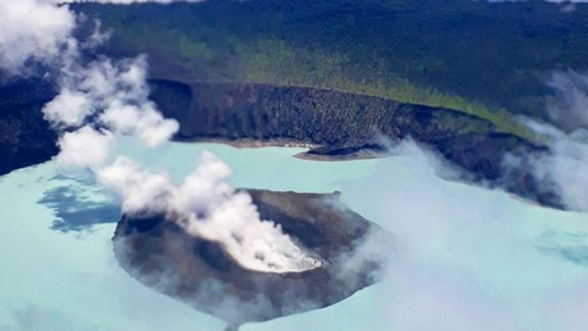 stare de urgenta vulcanul a erupt mii de oameni au fost evacuati