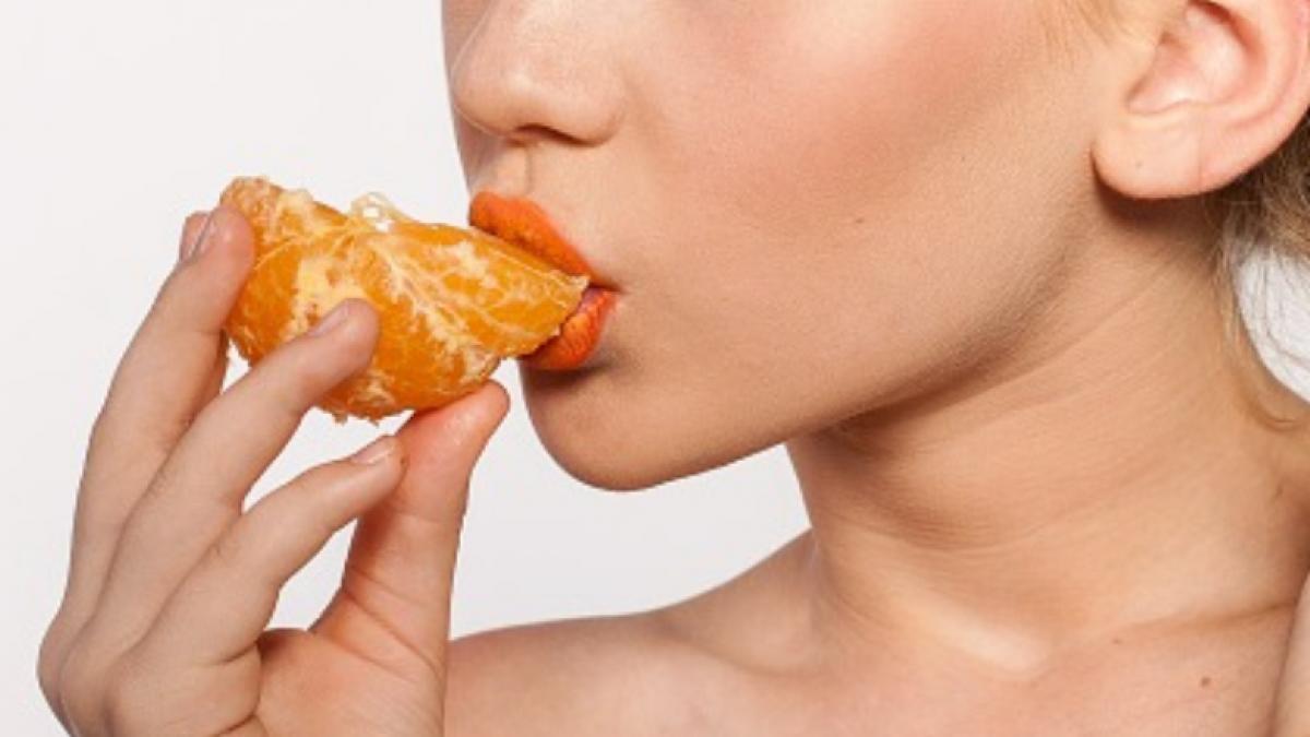 alarmant o fetita de 12 ani a murit dupa ce a mancat o mandarina