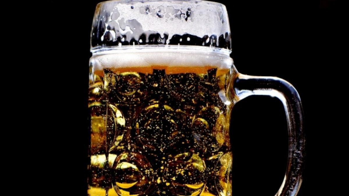 de ce ar trebui sa bei berea din pahar nu din sticla trucul de care nu ti a spus nimeni