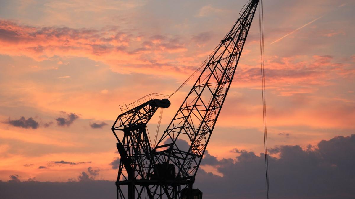 fiul unui celebru om de afaceri din bucuresti ameninta ca se sinucide chiar in aceste clipe