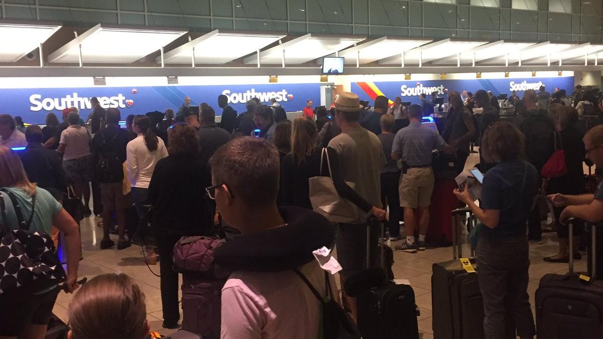 haos pe aeroporturile din toata lumea sistemul de check in s a prabusit