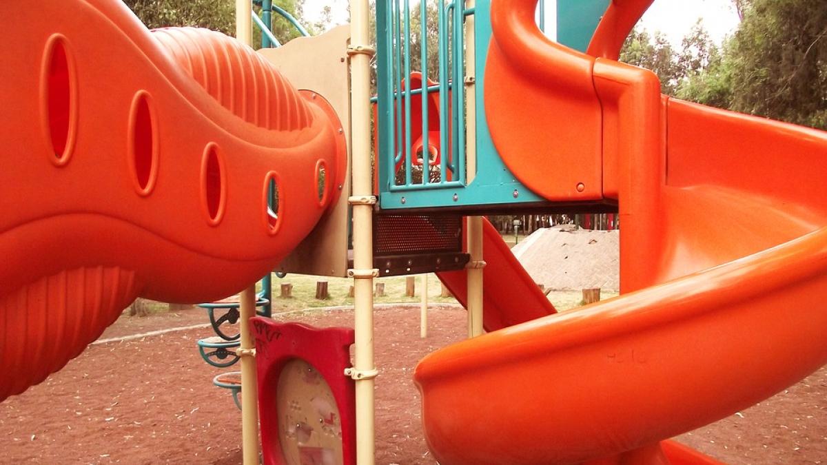 accident grav la locul de joaca copil de sase ani adus la bucuresti cu elicopterul smurd