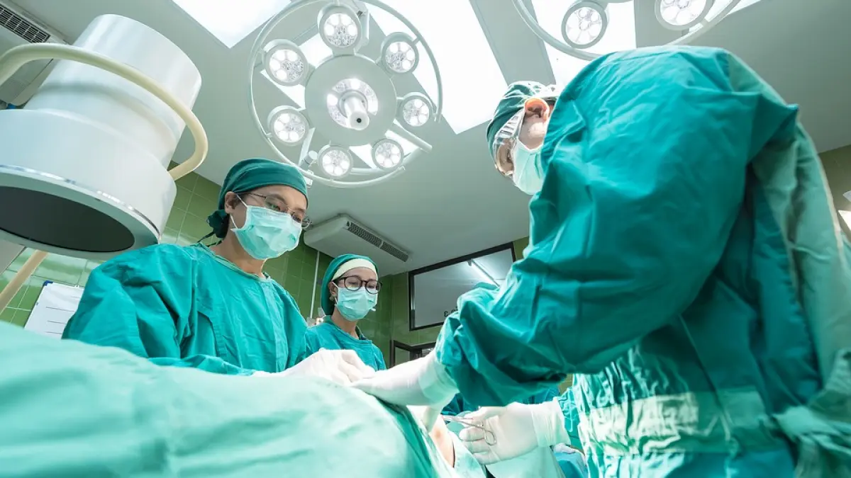 de fiecare data cand se ridica din pat o apucau dureri cumplite si un zgomot ciudat se auzea din