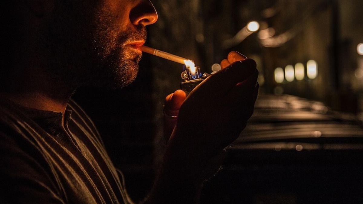 fumatorii mai primesc o lovitura un deputat vrea sa scoata pachetele de tigari din vitrina