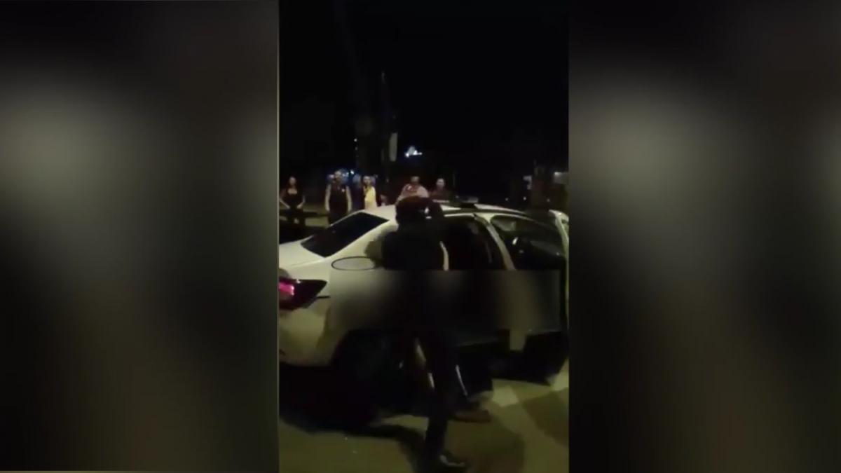 imagini halucinante in centrul pitestiului un tanar gol pusca a luat la palme un politist video