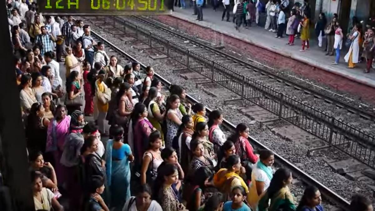 incident cumplit intr o gara din india cel putin 15 persoane au murit iar alte 30 au fost grav