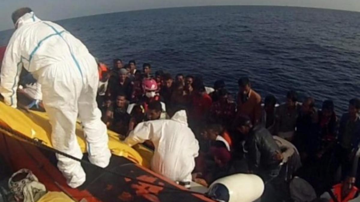 o ambarcatiune s a scufundat in golful bengal cel putin 60 de persoane si au pierdut viata