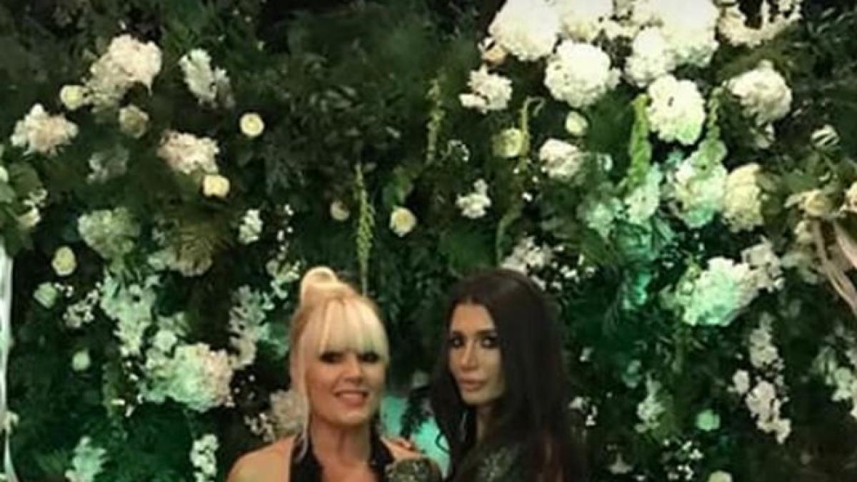 cum s au fotografiat elena udrea si elena basescu la nunta unui milionar