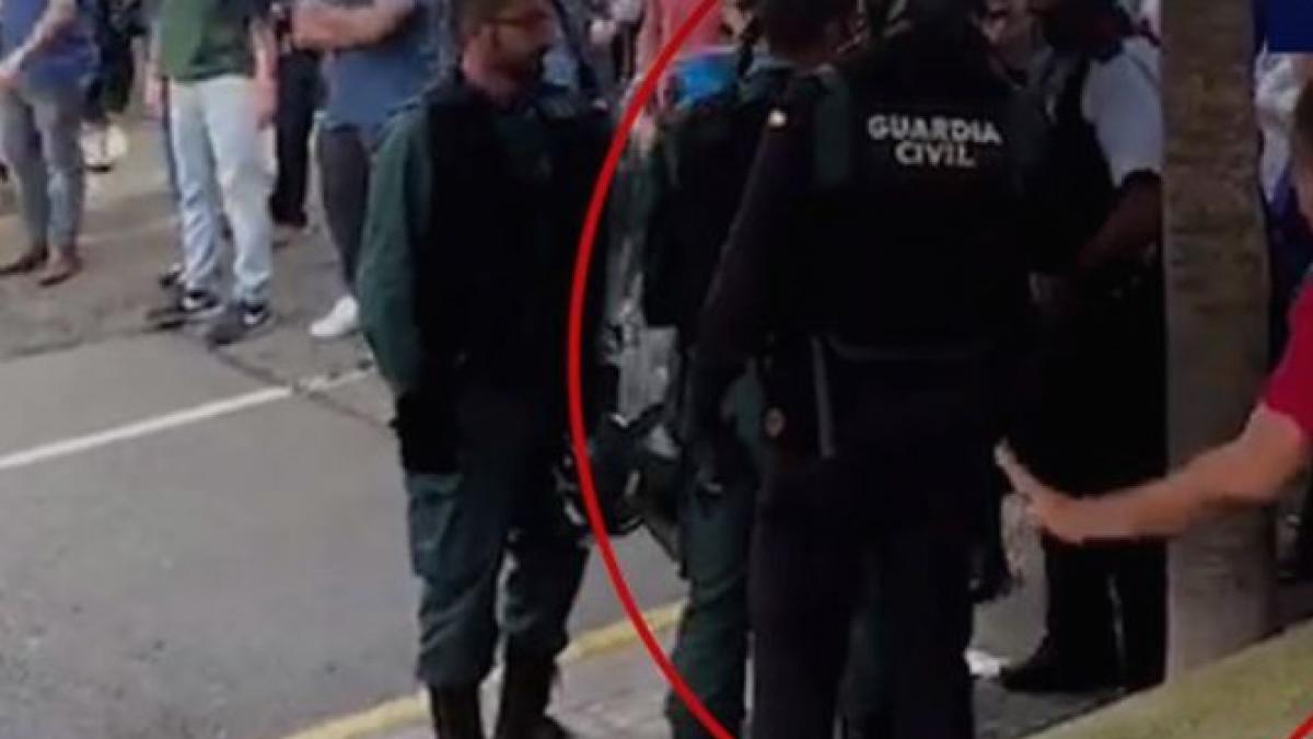 moment uluitor in barcelona politistii spanioli au bruscat un politist catalan iata reactia