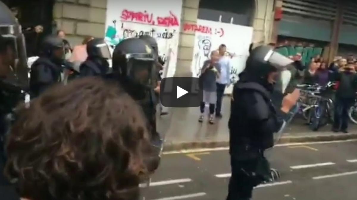 proteste violente politia trage cu gloante de cauciuc in multime