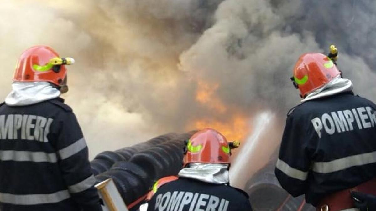 o masina a explodat in plin trafic la brasov pompierii au intervenit de urgenta ce a declansat