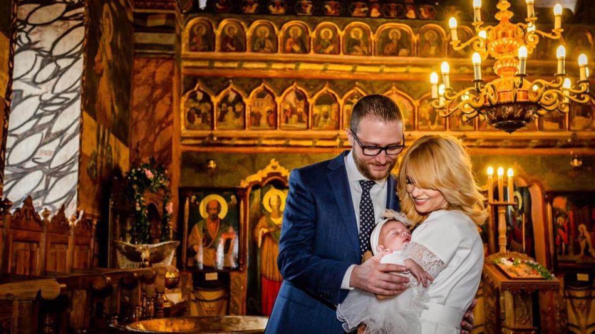 simona gherghe aparitie impecabila la botezul fiicei ei