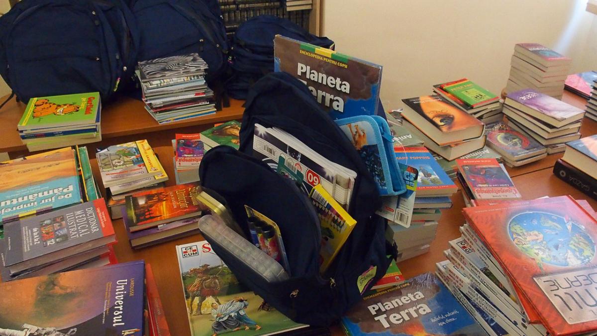 ghiozdane pline pentru copiii din campania destine