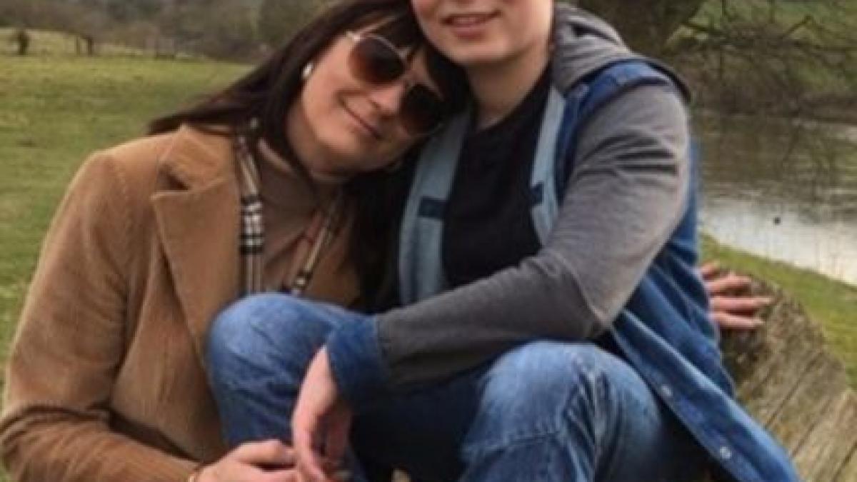 au vazut un tanar cersind in fata unui magazin si au decis sa i ofere o sansa la o viata mai buna