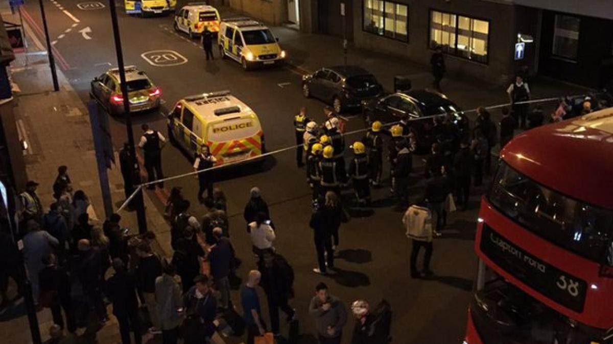 o statie de metrou din londra a fost evacuata si inchisa anuntul facut de politistii britanici