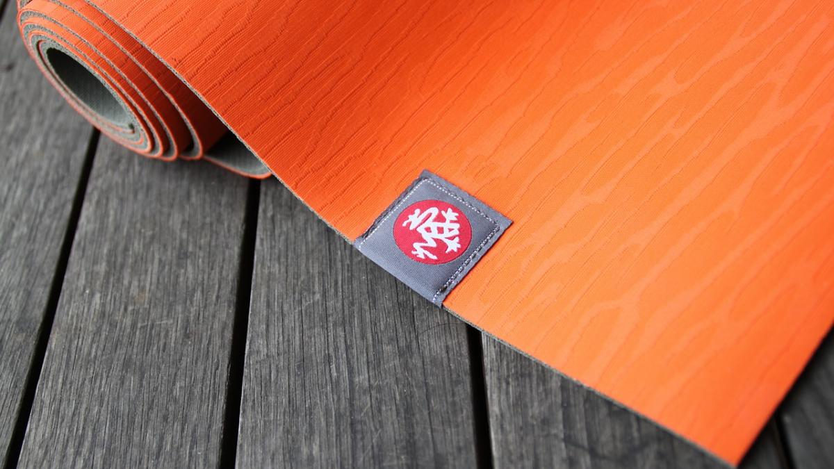 si a comandat online un covoras pentru yoga cand a deschis cutia a sunat de urgenta la politie