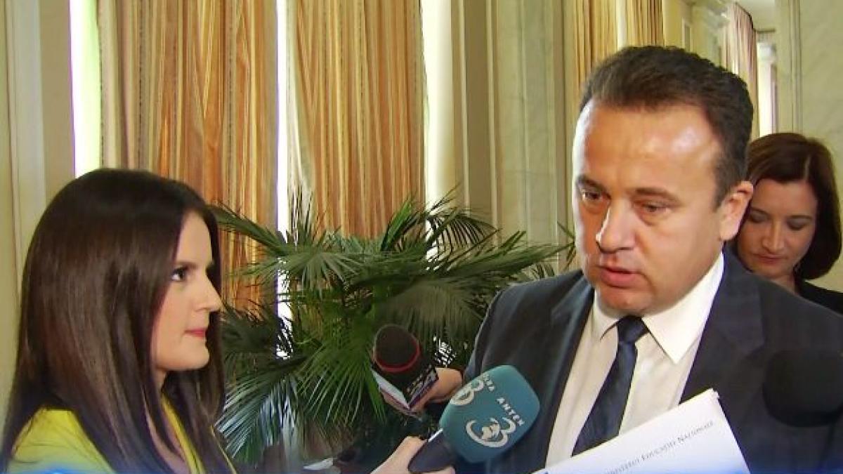 liviu pop pus in dificultate de echipa pe cuvant ce cadou a primit ministrul educatiei de la ana