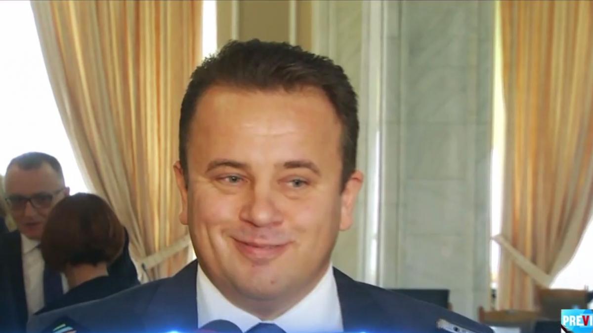 ministrul educatiei liviu pop sustine ca a fost olimpic la gramatica