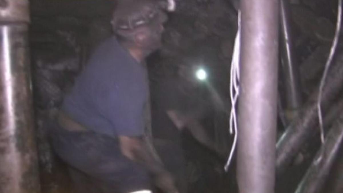 premierul l a trimis de urgenta pe ministrul energiei la mina lupeni unde trei mineri sunt dati