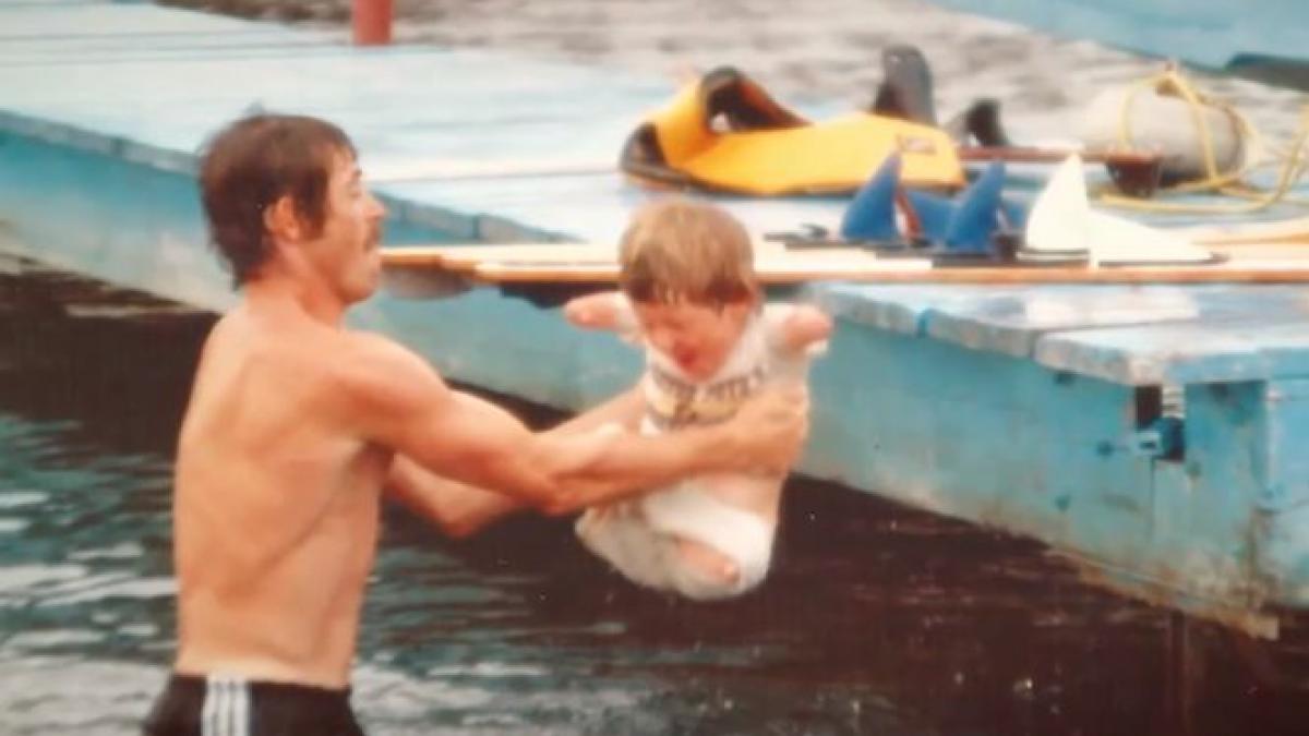 s a nascut fara maini si fara picioare dupa ce l a vazut la spital bunica lui a spus o gluma si a