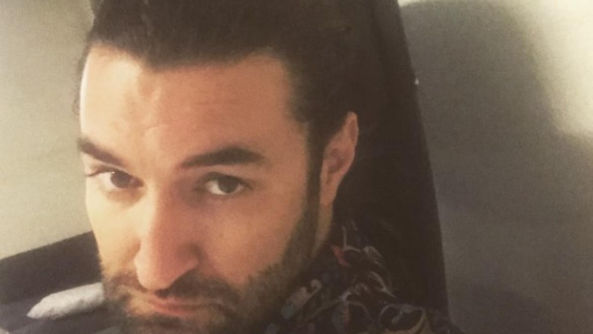 smiley a fost abordat de un cersetor pe o strada din madrid cand a vazut ce scria pe cartonul