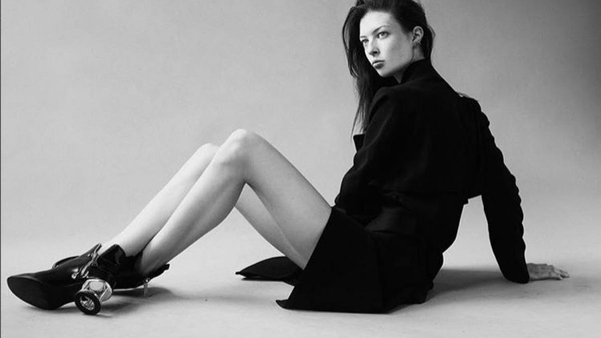 in urma cu o luna spala vase la un fast food iar acum prezinta hainele unor creatori precum calvin