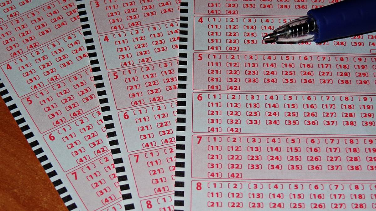 un batranel de 92 de ani a castigat la loto dupa ce a tras un ravas norocos premiul este acordat pe
